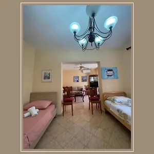 guesthouse-fortuzi.albaniahotels.org/